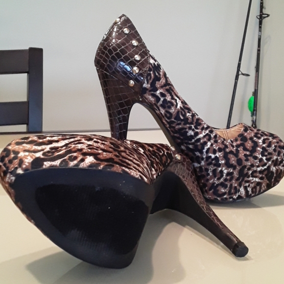 Body Central, Peep Toe Stilettos 8.5. - Picture 3 of 6